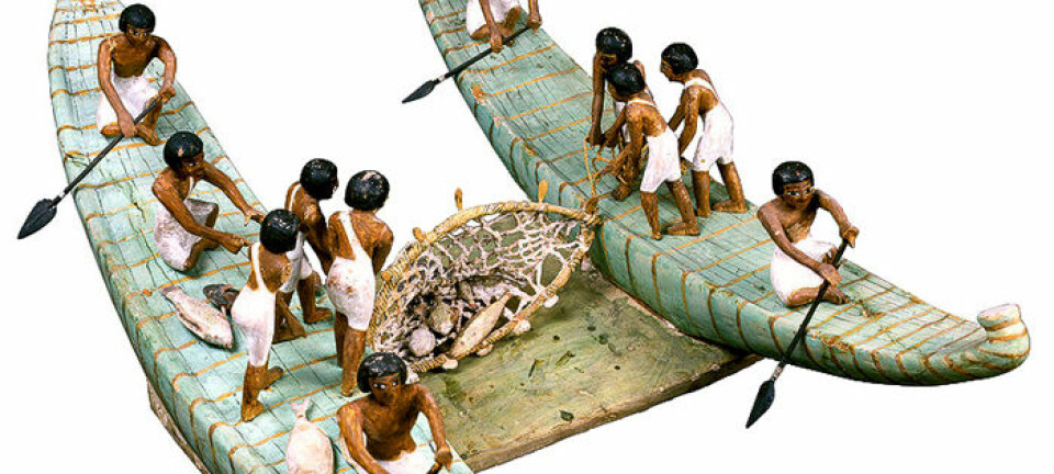 Er dette verdens første trål? Modell fra om lag 2000 f. Kr. funnet i gravkammer fra Egypts Mellomrike. Tilapia og multefisk var blant artene som ble fanget i Nilen. (Foto: Egyptian Museum Cairo og Global Egyptian Museum)