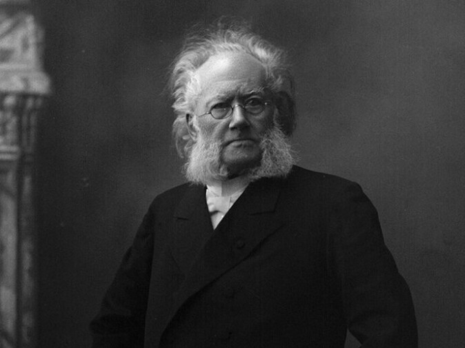 Education is presented as the solution in An enemy of the people. Ibsen himself has said that the only political issue that he thought was worth fighting for was setting up a proper schooling system in Norway, according to Gómez-Baggethun.