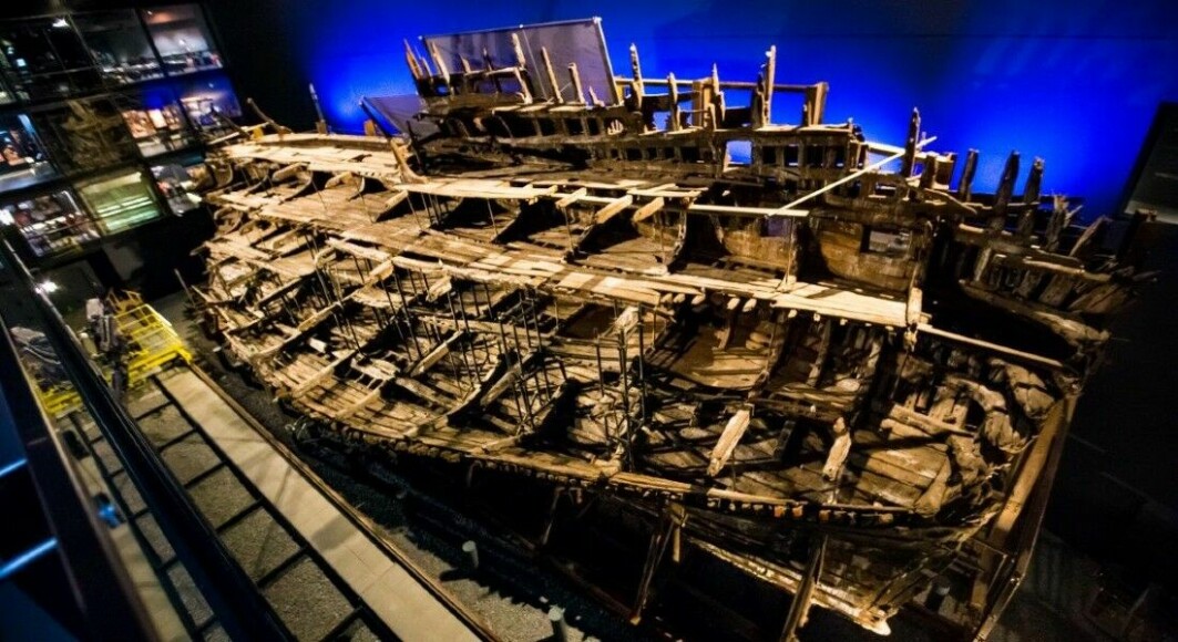 Restene av The Mary Rose, som ligger ved The Mary Rose Museum. Med en spesiell CT-skanner har forskeren identifisert skadelige stoffer som bryter ned skipet, helt ned på atomnivå.