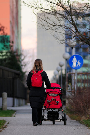 Familieansvar er, ifølge UPGEM-prosjektet, en av faktorene som bidrar til at kvinner forlater akademia. (Illustrasjonsfoto: www.colourbox.no) Familieansvar er, ifølge UPGEM-prosjektet, en av faktorene som bidrar til at kvinner forlater akademia. (Illustrasjonsfoto: www.colourbox.no)
