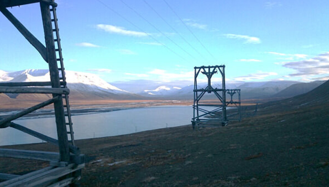 Cable way timber props (taubanebukker) in Adventdalen, surroundings of Longyearbyen, Svalbard. Cable way timber props (taubanebukker) in Adventdalen, surroundings of Longyearbyen, Svalbard.