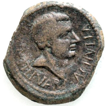 Publius Quintilius Varus på en mynt fra Afrika. (Foto: Wikimedia Commons/J. Lendering / M. Prins) Publius Quintilius Varus på en mynt fra Afrika. (Foto: Wikimedia Commons/J. Lendering / M. Prins)