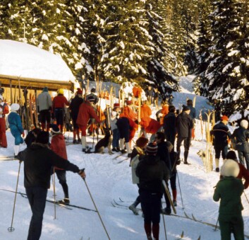 En liten hvil ved hytta. Bildet er fra Målia i Løten, og tatt sent på 1970-tallet. (Foto: Jan Schrøder) En liten hvil ved hytta. Bildet er fra Målia i Løten, og tatt sent på 1970-tallet. (Foto: Jan Schrøder)