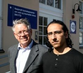 Lars Weisæth og Ajmal Hussain forsker på de psykiske langtidseffektene av tsunamien i 2004. (Foto: Elin Fugelsnes) Lars Weisæth og Ajmal Hussain forsker på de psykiske langtidseffektene av tsunamien i 2004. (Foto: Elin Fugelsnes)