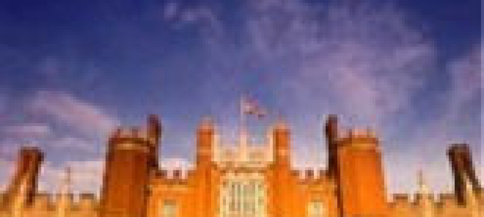 "Et av Storbritannias mest hjemsøkte steder; Hampton Court Palace i Surrey."