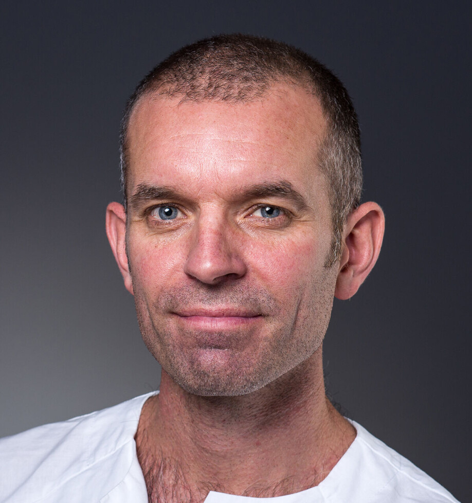 Bildetekst Trøseid: I tillegg til å lede det europeiske forskningsprosjektet Solid Act, for utprøving av legemidler mot covid-19, sitter Marius Trøseid i en ekspertgruppe for WHO Europa som nå er i ferd med å gi råd om hvordan nye antivirale covid-medisiner bør brukes.