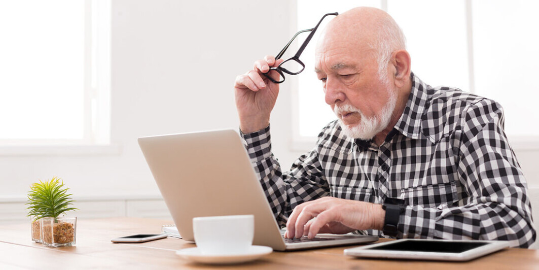 Når en person sliter etter et hjerneslag, er det lett for de rundt å dysse ned problemene. Forsker tror det kan skyldes misforstått snillhet. Når en person sliter etter et hjerneslag, er det lett for de rundt å dysse ned problemene. Forsker tror det kan skyldes misforstått snillhet.