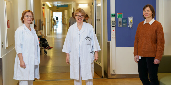 Professor Ingvild Saltvedt (i midten) er prosjektleder for Nor-COAST-studien, som forsker Hanne Ellekjær (t.v.) og Torunn Askim også er involvert i. Professor Ingvild Saltvedt (i midten) er prosjektleder for Nor-COAST-studien, som forsker Hanne Ellekjær (t.v.) og Torunn Askim også er involvert i.