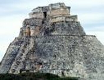 "Aztekisk pyramide. Her fant det sted grufulle offerseremonier" "Aztekisk pyramide. Her fant det sted grufulle offerseremonier"
