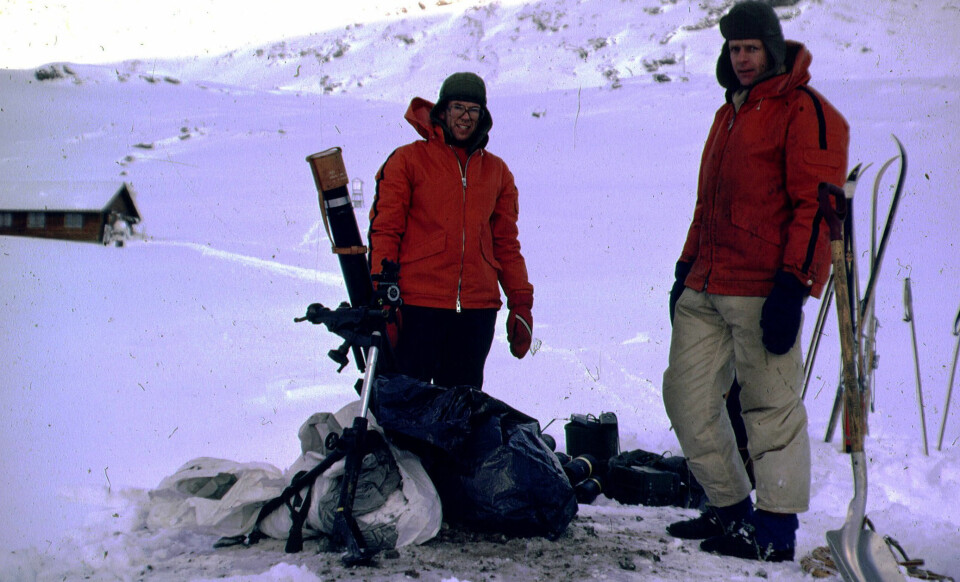 Snøskredveteranene Steinar Bakkehøi (t.v.) og Karstein Lied kom til NGI i henholdsvis 1973 og 1972. Bakkehøi er meteorolog mens Lied er geomorfolog, begge fra Universitetet i Oslo. (Foto: NGI)