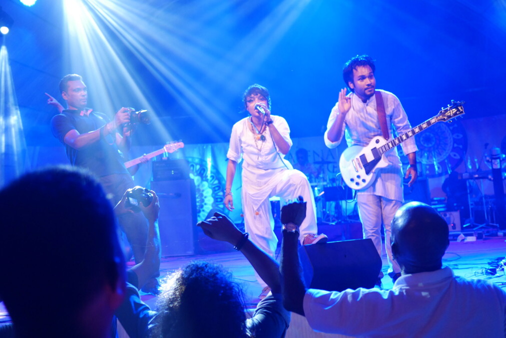 Gruppa Band Lalon frå Bangladesh på scenen under Jaffna Music Festival. Gruppa deltok i regionale turnéprogram i Sør-Asia gjennom Rikskonsertane. Gruppa Band Lalon frå Bangladesh på scenen under Jaffna Music Festival. Gruppa deltok i regionale turnéprogram i Sør-Asia gjennom Rikskonsertane.
