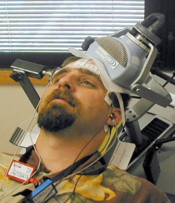 "Bildet er av en pasient som mottar en falsk kontrollbehandling. (Foto: Mark George/Medical University of South Carolina)" "Bildet er av en pasient som mottar en falsk kontrollbehandling. (Foto: Mark George/Medical University of South Carolina)"