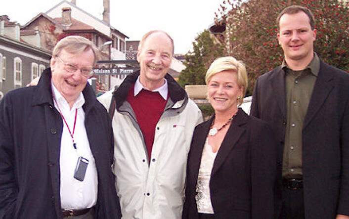 Til venstre Carlo Rubbia, nobelprisvinner i fysikk og tidligere direktør ved det internasjonale forskningssenteret for partikkelfysikk, CERN. Til høyre for ham Egil Lillestøl, Siv Jensen og Fremskrittspartiets energipolitiske talsmann Ketil Solvik-Olsen, på besøk for å bli informert om Rubbias reaktorteknologi i 2006. (Foto: CERN) Til venstre Carlo Rubbia, nobelprisvinner i fysikk og tidligere direktør ved det internasjonale forskningssenteret for partikkelfysikk, CERN. Til høyre for ham Egil Lillestøl, Siv Jensen og Fremskrittspartiets energipolitiske talsmann Ketil Solvik-Olsen, på besøk for å bli informert om Rubbias reaktorteknologi i 2006. (Foto: CERN)