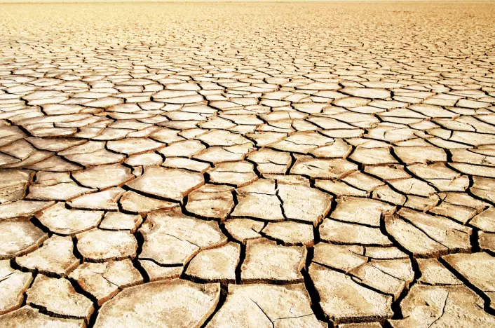 Klimaforskere frykter at den menneskeskapte globale oppvarmingen får klimasystemet til å tippe, slik at kloden fremover blir hjemsted for ekstremt vær med utbredt tørke i noen områder og voldsomme oversvømmelser i andre. (Foto: Colourbox)
