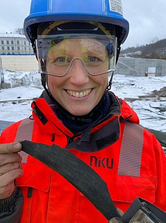 NIKU-arkeolog Solveig Thorkildsen fant et svært sjeldent runebein. NIKU-arkeolog Solveig Thorkildsen fant et svært sjeldent runebein.