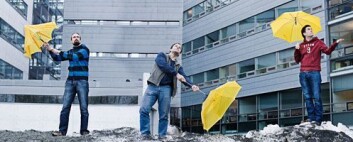 Større nasjonal tungregnekapasitet bidrar til mer nøyaktige værvarsler og bedre klimaforskning. Uninetts Tore Mauset (til venstre), daglig leder Jacko Koster og Andreas Bach har utviklet kravspesifikasjonene for Norges fire superdatamaskiner. (Foto: GT) Større nasjonal tungregnekapasitet bidrar til mer nøyaktige værvarsler og bedre klimaforskning. Uninetts Tore Mauset (til venstre), daglig leder Jacko Koster og Andreas Bach har utviklet kravspesifikasjonene for Norges fire superdatamaskiner. (Foto: GT)