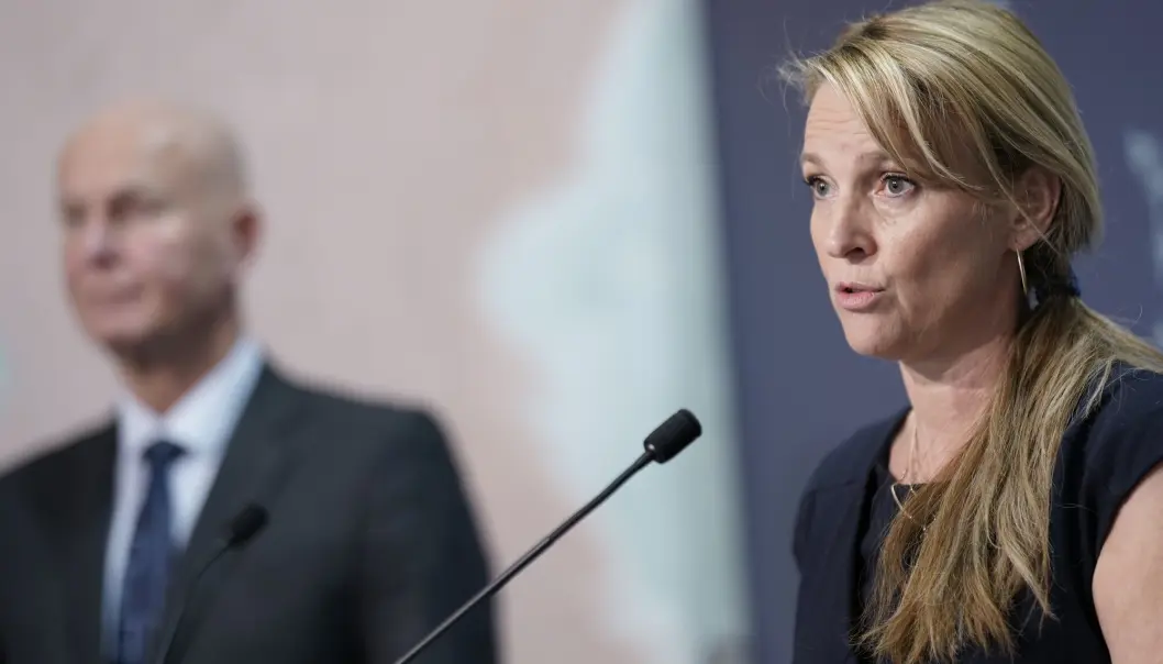 Avdelingsdirektør Line Vold i Folkehelseinstituttet sier at tallene viser en økning av omikronvarianten i Norge gjennom julen. Avdelingsdirektør Line Vold i Folkehelseinstituttet sier at tallene viser en økning av omikronvarianten i Norge gjennom julen.