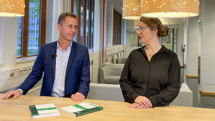 Tord Tokun leder UDs familieutvalg og forteller at de nå har fått forskningsbasert kunnskap som de kan bruke inn i arbeidet sitt. Her med Ragnhild Bjørnsen. Tord Tokun leder UDs familieutvalg og forteller at de nå har fått forskningsbasert kunnskap som de kan bruke inn i arbeidet sitt. Her med Ragnhild Bjørnsen.