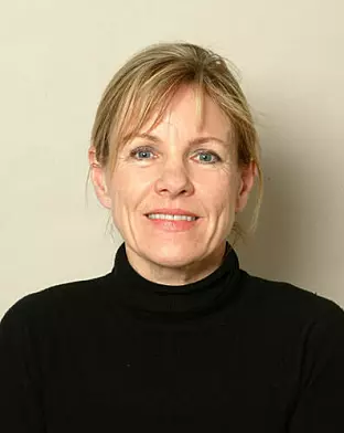 Anne-Kristine N Åstrøm er professor. Hun jobber med odontologi.