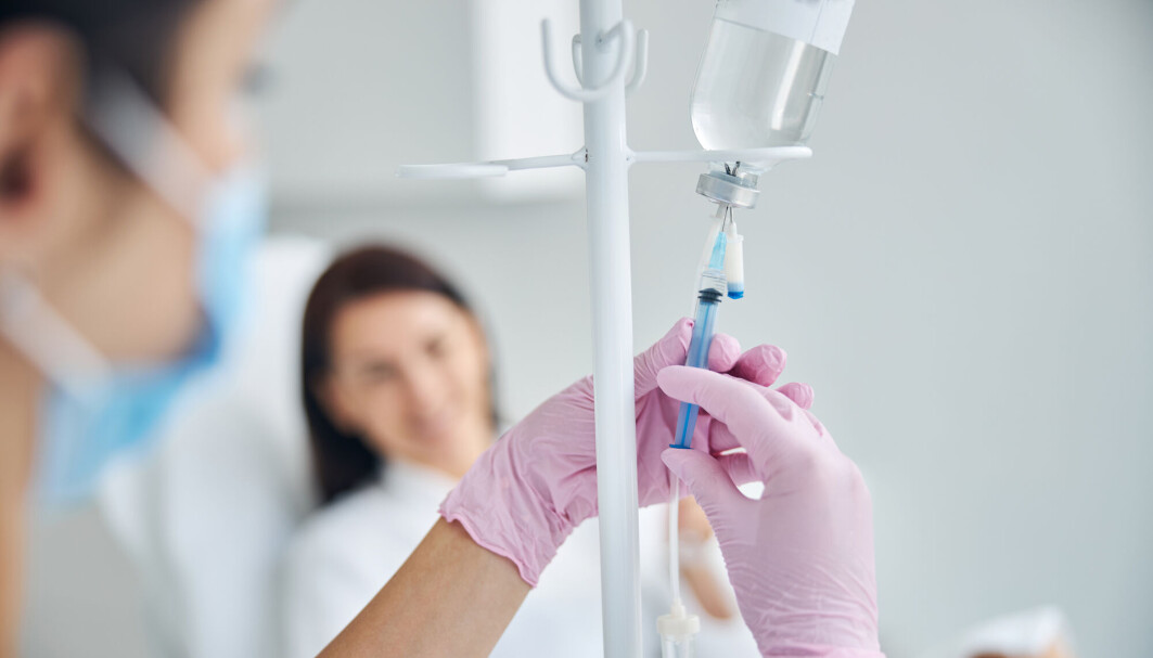 I Norge har det siden 2020 vært lovlig for helsevesenet å gi ketamin som legemiddel mot depresjon. Ketamin kan gis gjennom nesesprayen Spravato eller intravenøst. I Norge har det siden 2020 vært lovlig for helsevesenet å gi ketamin som legemiddel mot depresjon. Ketamin kan gis gjennom nesesprayen Spravato eller intravenøst.