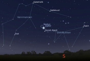 Natthimmelen fra de sørligere landsdeler. Jupiter står lavt i sør, med Neptun, som lyser mye svakere, like i nærheten. (Illustrasjon: Laget med Stellarium) Natthimmelen fra de sørligere landsdeler. Jupiter står lavt i sør, med Neptun, som lyser mye svakere, like i nærheten. (Illustrasjon: Laget med Stellarium)