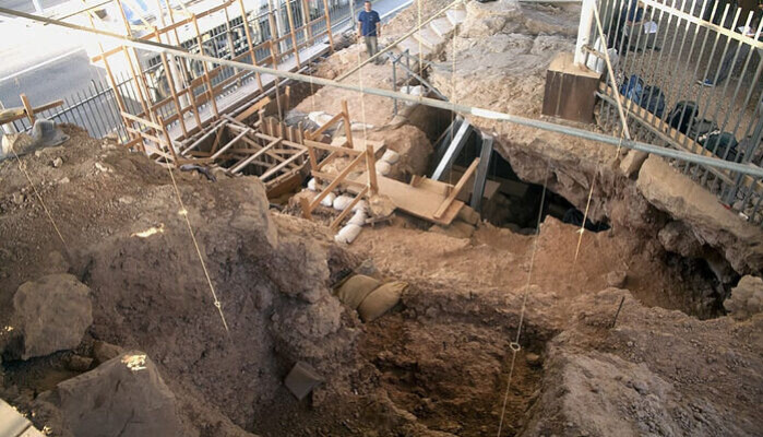 En av utgravningsplassene forskerne har sett på data fra: Qesem Cave i Israel. En av utgravningsplassene forskerne har sett på data fra: Qesem Cave i Israel.