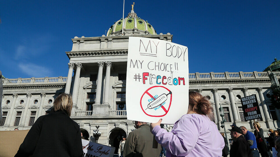Americans protesting the coronavirus vaccine in Harrisburg, Pennsylvania, December 2021. When the vaccine was launched, resistance became almost emblematic of certain communities which were generally very sceptical of the political elite.