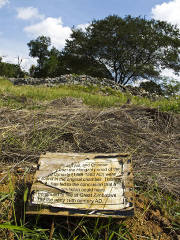 Krisa i Zimbabwe har ført til at dei fleste tilsette ved Great Zimbabwe har reist til utlandet. Verdifulle historiske minne er i ferd med å forsvinne. (Foto: Eivind Senneset) Krisa i Zimbabwe har ført til at dei fleste tilsette ved Great Zimbabwe har reist til utlandet. Verdifulle historiske minne er i ferd med å forsvinne. (Foto: Eivind Senneset)