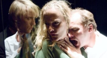 Fra Nationaltheatrets oppsetning av Henrik Ibsens Byggmester Solness. (Foto: Nationaltheatret) Fra Nationaltheatrets oppsetning av Henrik Ibsens Byggmester Solness. (Foto: Nationaltheatret)