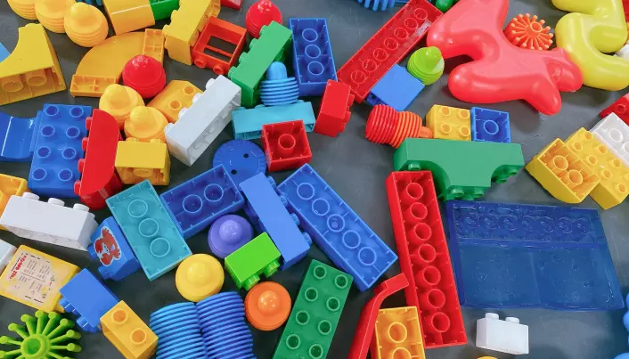 Jestilä sammenlikner prosessen med bygging og knusing av legoklosser.