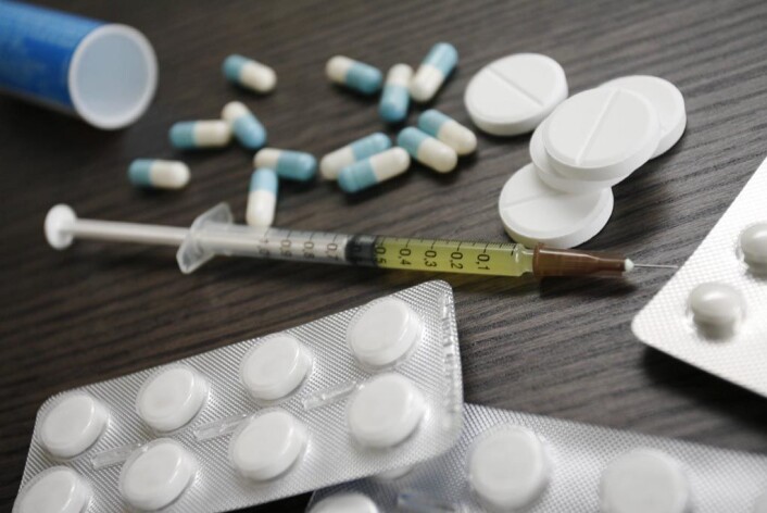Forskjellige slags antibiotika kan sammenlignes med forskjellige slags våpen. Noen er pistoler, andre pil og bue. De har altså forskjellig styrke og virkemåte. (Foto: Colourbox) Forskjellige slags antibiotika kan sammenlignes med forskjellige slags våpen. Noen er pistoler, andre pil og bue. De har altså forskjellig styrke og virkemåte. (Foto: Colourbox)