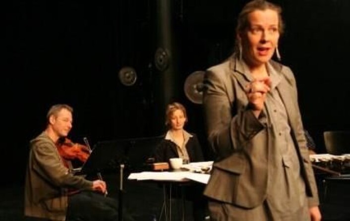 "Skuespiller Pia Maria Roll i Evilution? Regi: Marius Kolbenstvedt (Foto: Ingunn Haraldsen)" "Skuespiller Pia Maria Roll i Evilution? Regi: Marius Kolbenstvedt (Foto: Ingunn Haraldsen)"