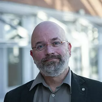 Smittevernekspert og professor Jörn Klein ved Universitetet i Sørøst-Norge er norsk representant i det EU-finansierte covid-prosjektet som samler risikodata.