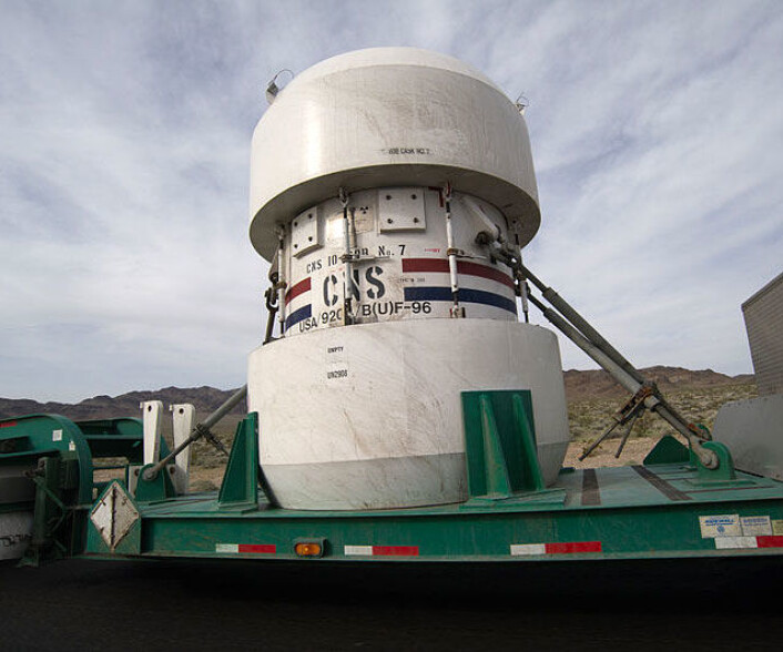 Beholder med atomavfall fra testområde i Nevada, USA. (Foto: Bill Ebbesen, Creative Commons, se lisens) Beholder med atomavfall fra testområde i Nevada, USA. (Foto: Bill Ebbesen, Creative Commons, se lisens)