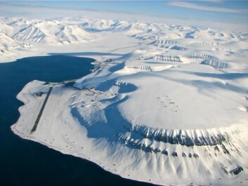 Fjellandskapet rundt Longyearbyen (innerst i fjorden) har vært feltområde for prosjektet. (Foto: Ole Humlum) Fjellandskapet rundt Longyearbyen (innerst i fjorden) har vært feltområde for prosjektet. (Foto: Ole Humlum)