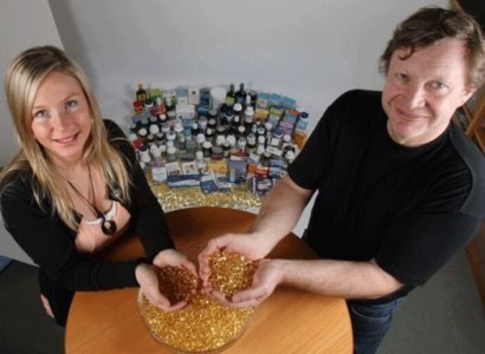 Trine Thorkildsen og Gjermund Vogt har smakt på 130 fiskeoljeprodukter. – De som sier de raper fiskeolje hele dagen bør skifte merke, sier de. (Foto: Kjell J. Merok) Trine Thorkildsen og Gjermund Vogt har smakt på 130 fiskeoljeprodukter. – De som sier de raper fiskeolje hele dagen bør skifte merke, sier de. (Foto: Kjell J. Merok)