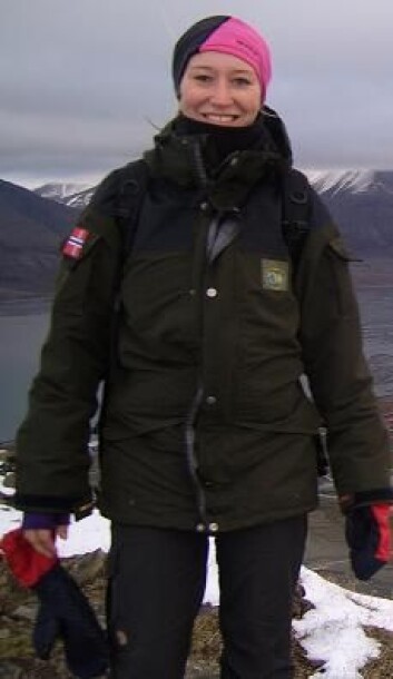 Silje-Kristin Jensen har i masteroppgaven i biologi studert mulige smitteveier av parasitten Toxoplasma gondii hos isbjørn. (Foto: Magnus Andersen/Norsk Polarinstitutt) Silje-Kristin Jensen har i masteroppgaven i biologi studert mulige smitteveier av parasitten Toxoplasma gondii hos isbjørn. (Foto: Magnus Andersen/Norsk Polarinstitutt)