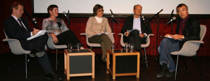 Fra venstre: Ole Petter Ottersen, Universitetet i Oslo, Eva Hildrum fra Samferdselsdepartementet, Kari Balke Øiseth fra Kunnskapsdepartementet, Anders Hanneborg fra Forskningsrådet og møteleder Aslak Bonde. (Foto: Ingvil Bjørnæs) Fra venstre: Ole Petter Ottersen, Universitetet i Oslo, Eva Hildrum fra Samferdselsdepartementet, Kari Balke Øiseth fra Kunnskapsdepartementet, Anders Hanneborg fra Forskningsrådet og møteleder Aslak Bonde. (Foto: Ingvil Bjørnæs)