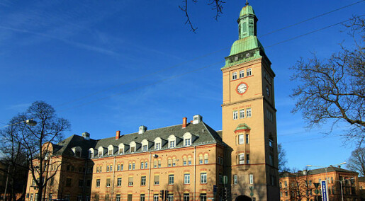 Mann løy om å være hjernekirurg på Karolinska Institutet og forsker ved Universitetet i Oslo Mann løy om å være hjernekirurg på Karolinska Institutet og forsker ved Universitetet i Oslo