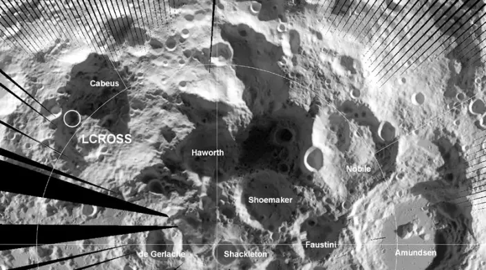 Området nær månens sydpol fotografert fra Lunar Reconnaissance Orbiter. Dette infrarøde bildet viser temperaturen. De lyseste områdene er varmest. (Foto: NASA)