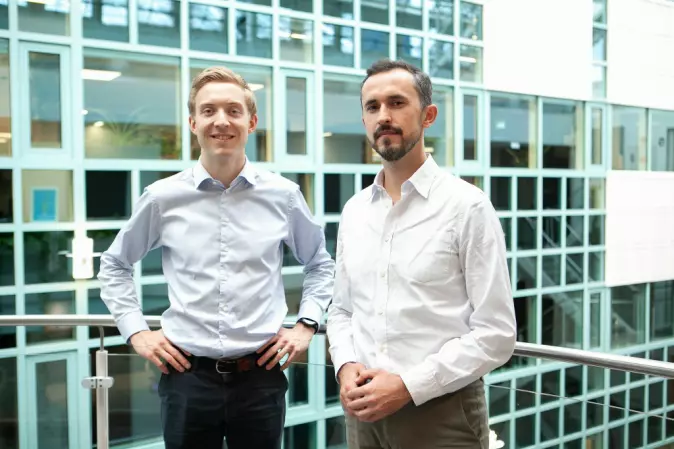 Jørgen Sørgård Erdal og Radu Achihai startet RePack i 2020 for å bidra til å redde verden ved å hindre at fullt brukbare elbilbatterier blir skrotet.