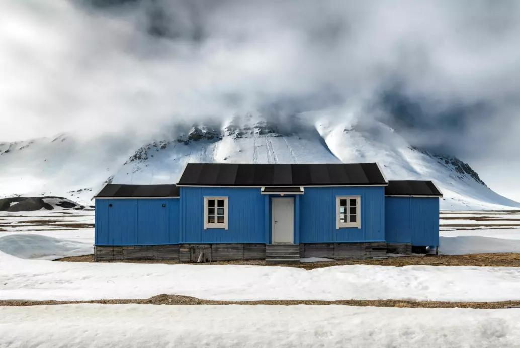 Klimaendringer og tining av permafrosten på Svalbard truer alle konstruksjoner som er fundamentert i og på bakken.