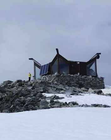Hytta på toppen av Galghøpiggen (Foto: Marcin Szala/Wikimedia Creative Commons) Hytta på toppen av Galghøpiggen (Foto: Marcin Szala/Wikimedia Creative Commons)