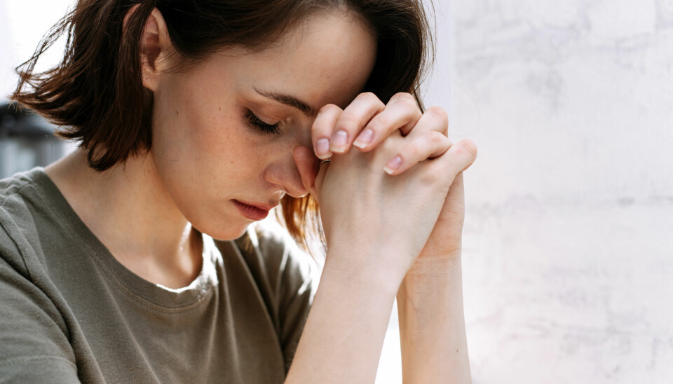 Selv om mange ikke er troende, ber de en bønn sånn «for sikkerhets skyld» om de er syke. De har et håp om at det er noen der som hørte dem, viser en ny studie.