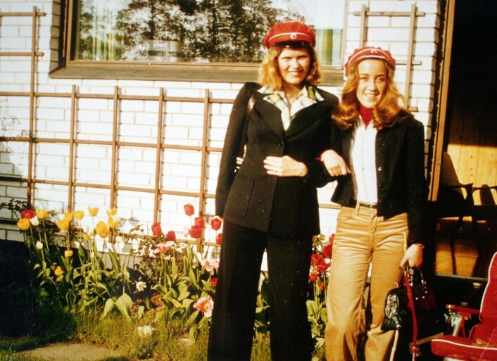 "Russejenter fra språklinjen på Foss gymnas i Oslo -17.mai 1975 (Foto: Kåre Holm)" "Russejenter fra språklinjen på Foss gymnas i Oslo -17.mai 1975 (Foto: Kåre Holm)"