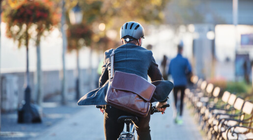 Å sykle til jobben er sunt – selv på el-sykkel