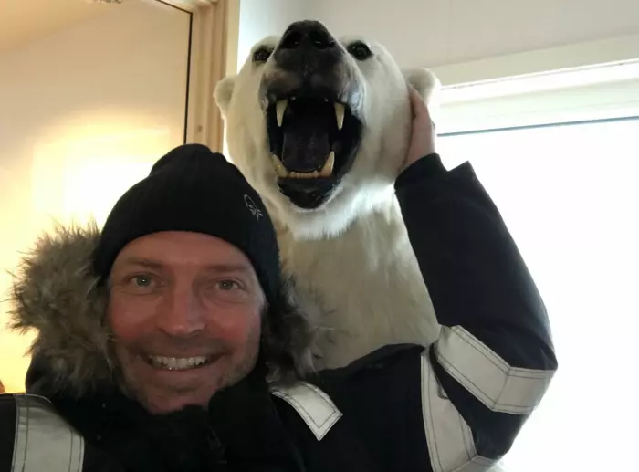 Chris Lunder har møtt på isbjørn flere ganger på Svalbard. Denne er heldigvis utstoppet.
