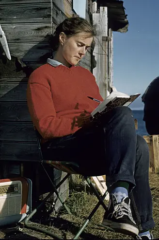 Paleontologen Natascha Heintz gjorde feltarbeid på Svalbard somrene 1959 og 1961. I arkivet er det lite annet enn et takkekort for «deilige blomster og hyggelig hilsen» etter at hun hadde født en sønn. Paleontologen Natascha Heintz gjorde feltarbeid på Svalbard somrene 1959 og 1961. I arkivet er det lite annet enn et takkekort for «deilige blomster og hyggelig hilsen» etter at hun hadde født en sønn.