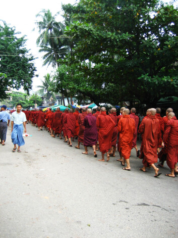 Safranopprøret i Burma brakte munkene ut på gata. Opprøret fikk internasjonal oppmerksomhet ved hjelp av Internett. (Foto: www.flickr.com) Safranopprøret i Burma brakte munkene ut på gata. Opprøret fikk internasjonal oppmerksomhet ved hjelp av Internett. (Foto: www.flickr.com)