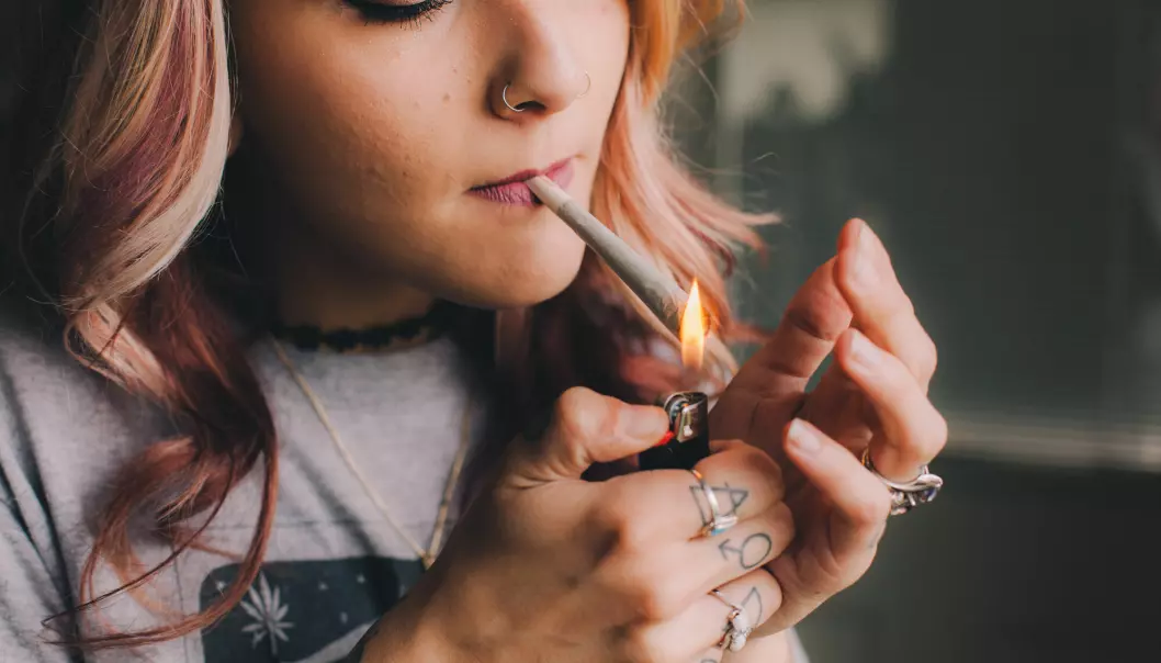 En ny rapport viser at én av fem ungdommer på videregående skole sier at de har brukt cannabis. De færreste ønsker likevel avkriminalisering av rusmidlet.